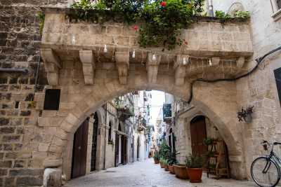 Rifugio per amanti? Struttura nobiliare? Ecco la vera storia del suggestivo Arco Meraviglia di Bari
